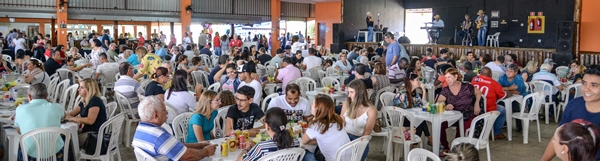 Almoço do Fundo Social reúne  mais de mil pessoas em Rio Claro.